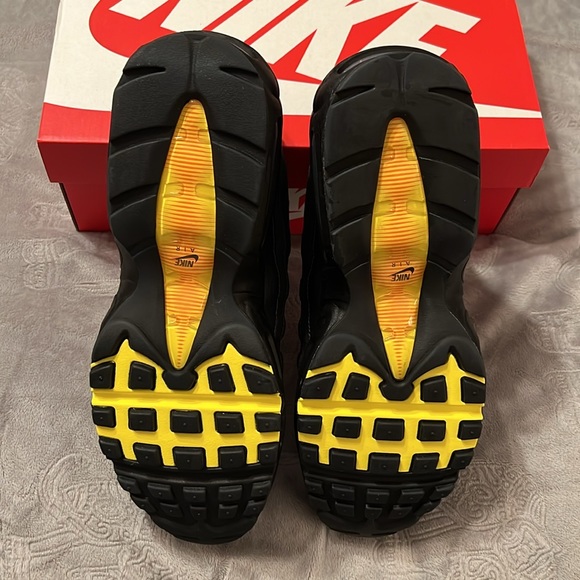 New mens size 10.5 Nike Air Max 95 Limited Edition - Picture 4 of 6